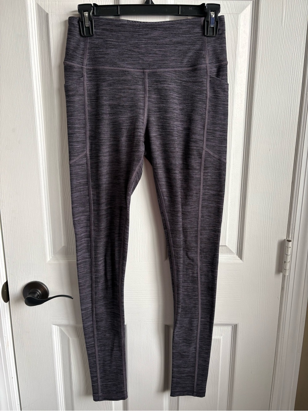 Victoria's Secret Heather Gray Essential Pocket Leggings, Size 6, 29” Inseam